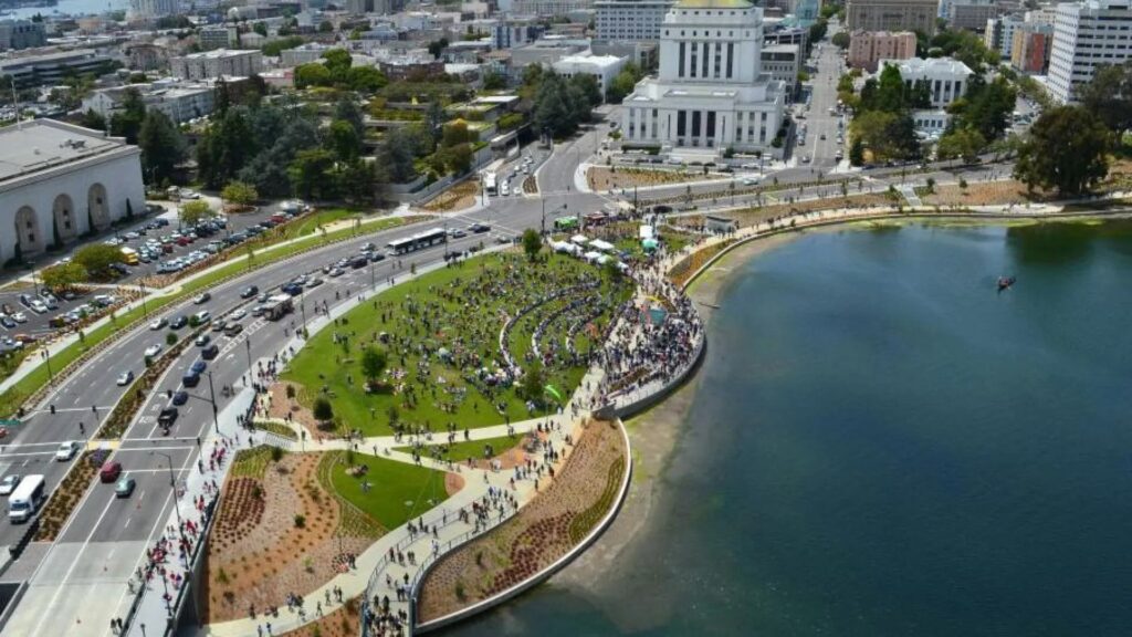 Aerial photo of Lake Merritt Blvd and the 12th Street Bridge at the south end of Lake Merritt in Oakland